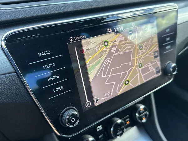 Škoda Superb 1.5 TSI DSG Style - foto 12