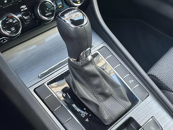 Škoda Superb 1.5 TSI DSG Style - foto 16