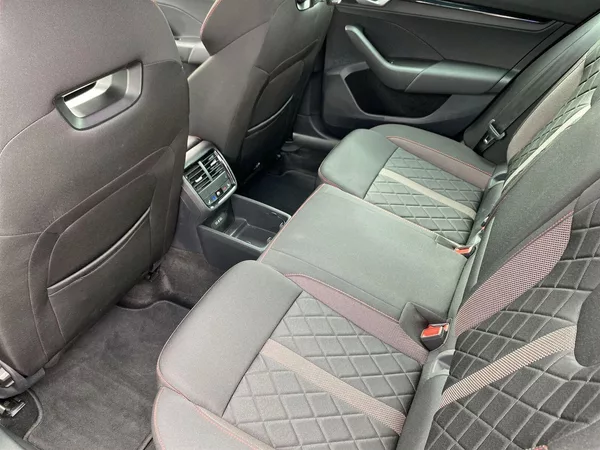 Škoda Octavia 2.0 TSI DSG RS - foto 10