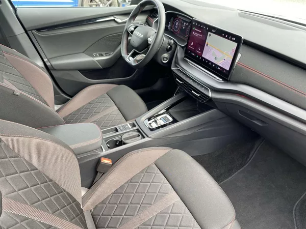 Škoda Octavia 2.0 TSI DSG RS - foto 11