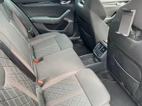 Škoda Octavia 2.0 TSI DSG RS - foto 12
