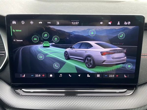 Škoda Octavia 2.0 TSI DSG RS - foto 17