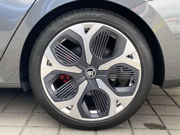 Škoda Octavia 2.0 TSI DSG RS - foto 35