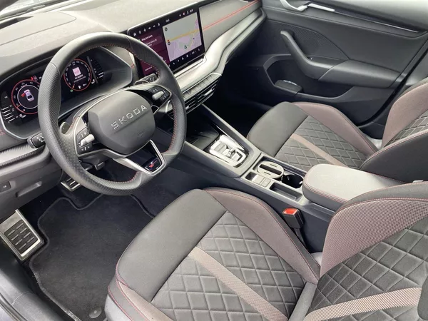 Škoda Octavia 2.0 TSI DSG RS - foto 9