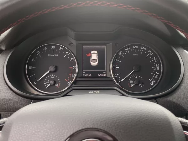 Škoda Octavia 2.0 TDI Elegance - foto 10