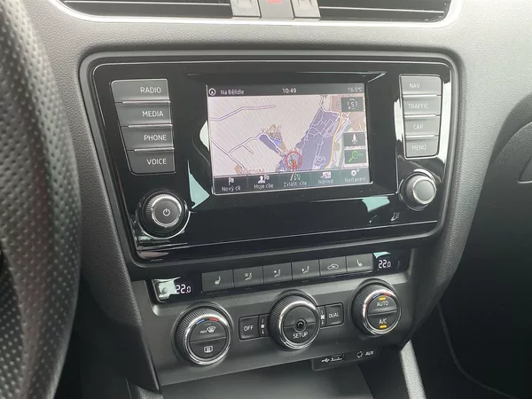 Škoda Octavia 2.0 TDI Elegance - foto 12