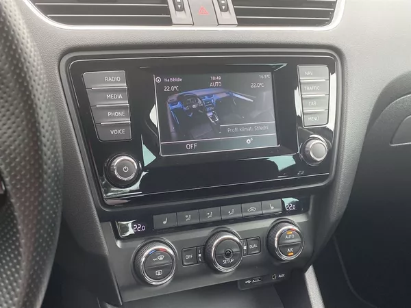 Škoda Octavia 2.0 TDI Elegance - foto 13