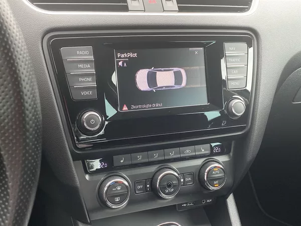 Škoda Octavia 2.0 TDI Elegance - foto 14