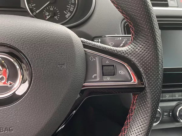 Škoda Octavia 2.0 TDI Elegance - foto 16