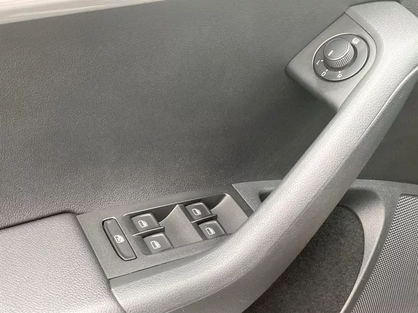 Škoda Octavia 2.0 TDI Elegance - foto 18