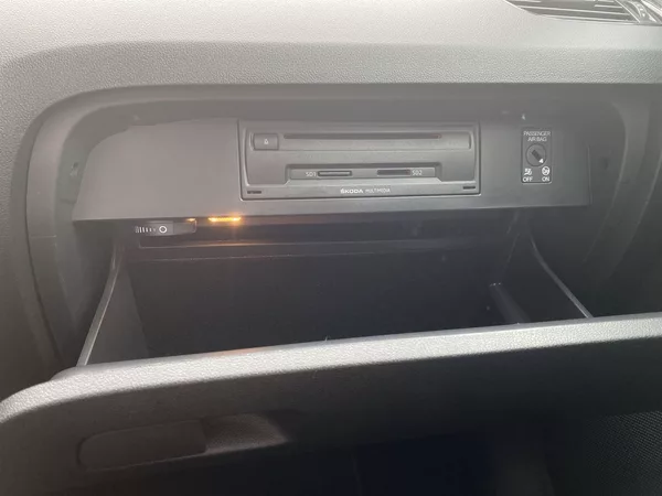 Škoda Octavia 2.0 TDI Elegance - foto 23