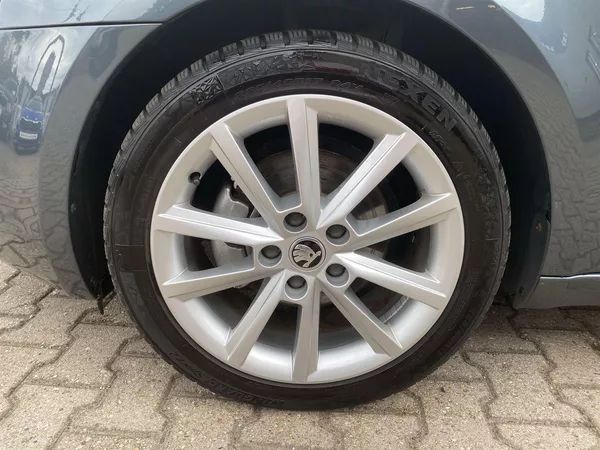 Škoda Octavia 2.0 TDI Elegance - foto 26