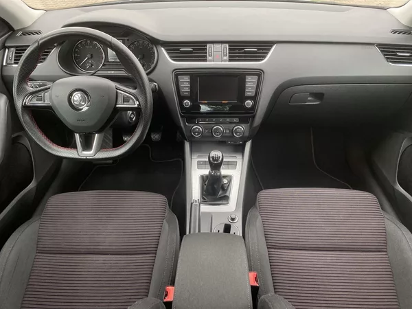 Škoda Octavia 2.0 TDI Elegance - foto 5