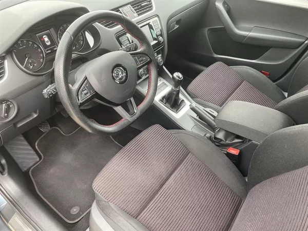 Škoda Octavia 2.0 TDI Elegance - foto 6