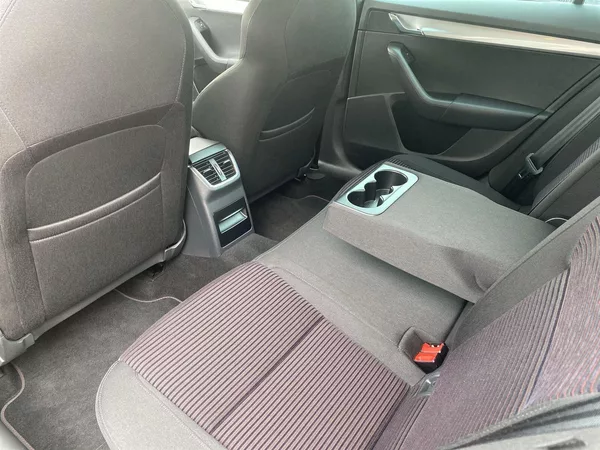 Škoda Octavia 2.0 TDI Elegance - foto 7