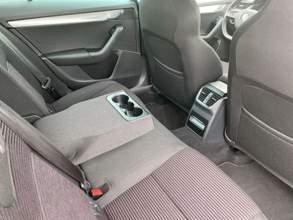 Škoda Octavia 2.0 TDI Elegance - foto 9