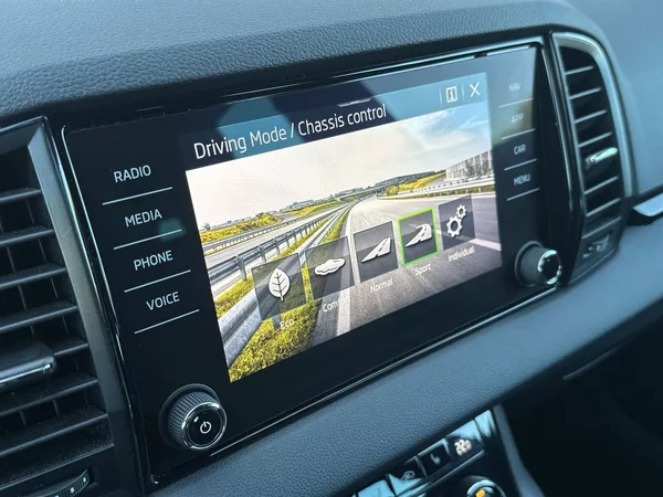 Škoda Karoq 2.0 TDI Sportline - foto 15