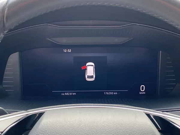 Škoda Superb Combi 2.0 TDI DSG Ambition - foto 10