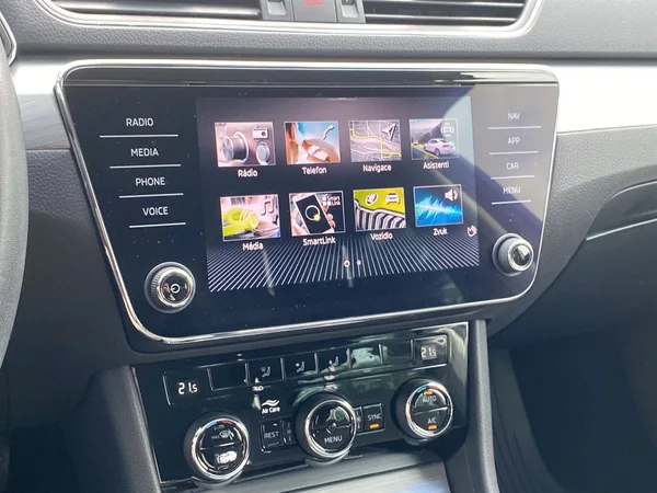 Škoda Superb Combi 2.0 TDI DSG Ambition - foto 11