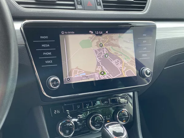 Škoda Superb Combi 2.0 TDI DSG Ambition - foto 13