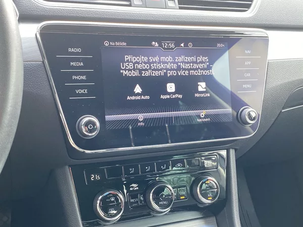 Škoda Superb Combi 2.0 TDI DSG Ambition - foto 14