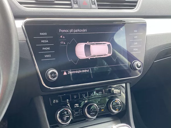 Škoda Superb Combi 2.0 TDI DSG Ambition - foto 15