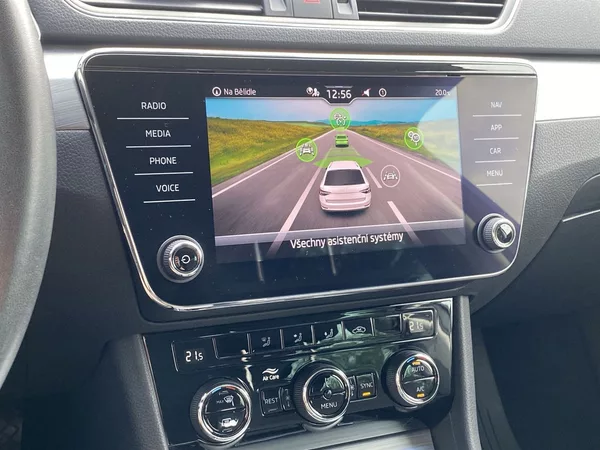 Škoda Superb Combi 2.0 TDI DSG Ambition - foto 16