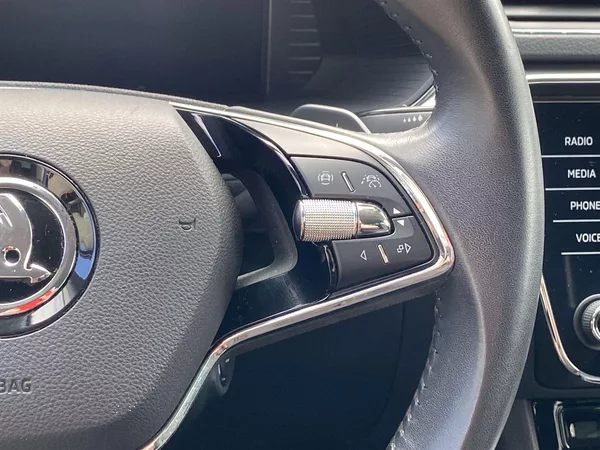 Škoda Superb Combi 2.0 TDI DSG Ambition - foto 18