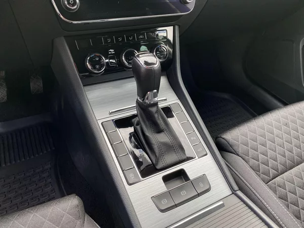 Škoda Superb Combi 2.0 TDI DSG Ambition - foto 25