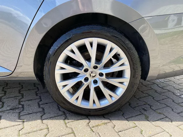 Škoda Superb Combi 2.0 TDI DSG Ambition - foto 28