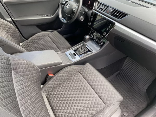 Škoda Superb Combi 2.0 TDI DSG Ambition - foto 8