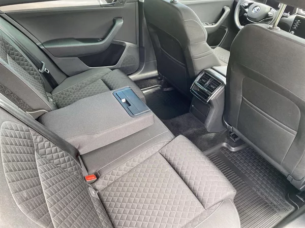Škoda Superb Combi 2.0 TDI DSG Ambition - foto 9