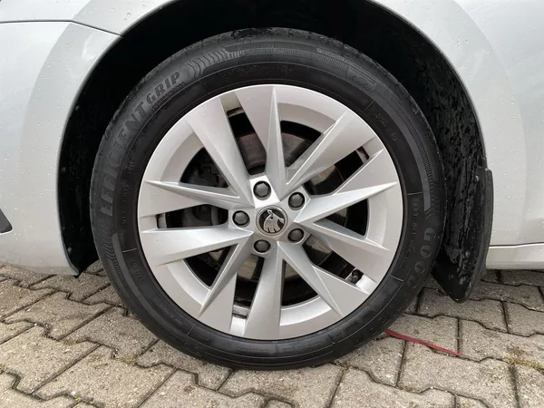 Škoda Octavia Combi 2.0 TDI 4x4 DSG Style + - foto 30