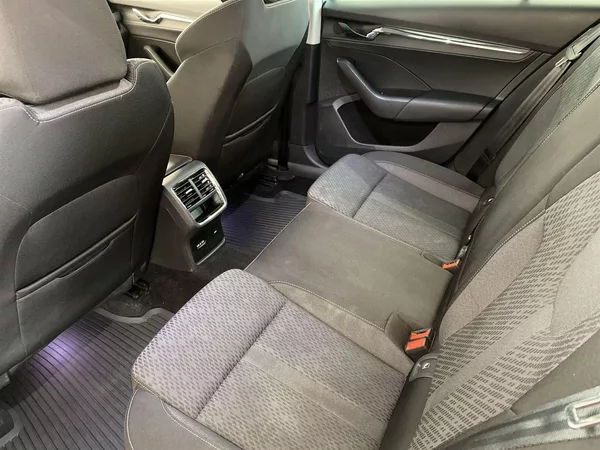 Škoda Octavia Combi 2.0 TDI 4x4 DSG Style + - foto 7