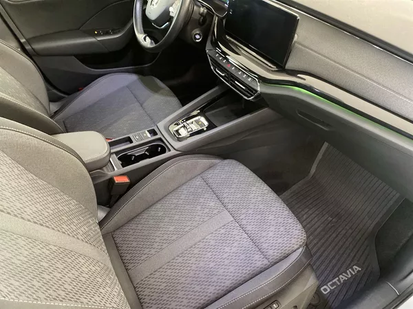 Škoda Octavia Combi 2.0 TDI 4x4 DSG Style + - foto 8