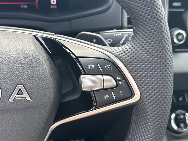Škoda Karoq 1.5 TSI DSG Sportline - foto 17