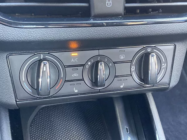 Škoda Kamiq 1.0 TSI Ambition - foto 17