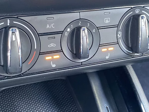 Škoda Kamiq 1.0 TSI Ambition - foto 18