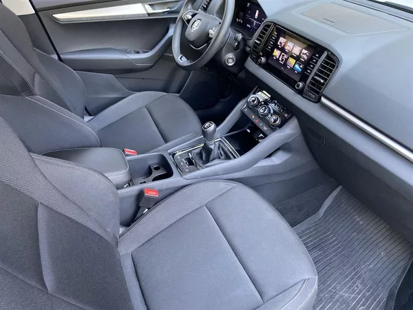 Škoda Karoq 1.5 TSI Selection - foto 10