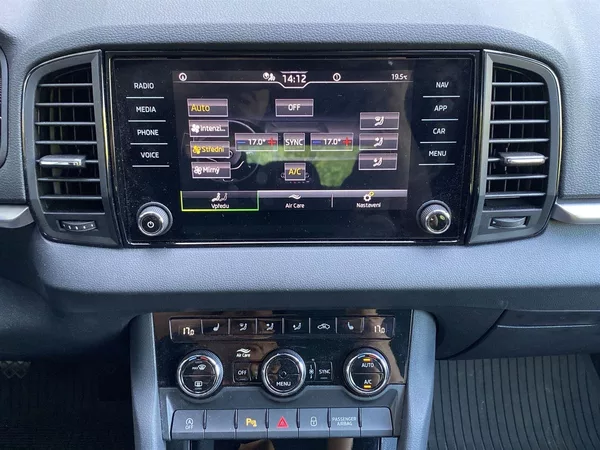 Škoda Karoq 1.5 TSI Selection - foto 12