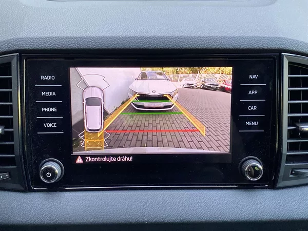 Škoda Karoq 1.5 TSI Selection - foto 13