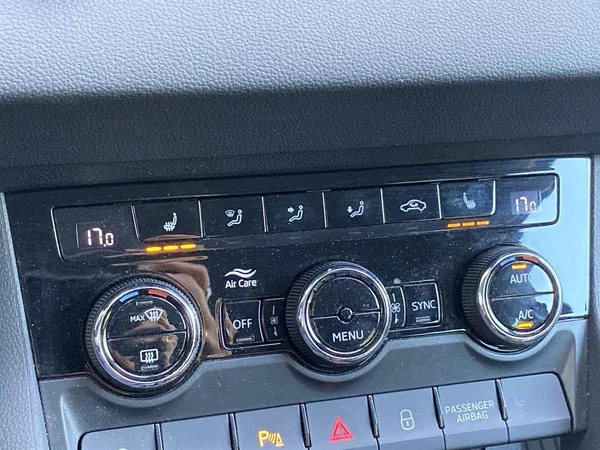 Škoda Karoq 1.5 TSI Selection - foto 16