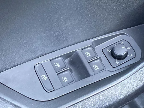 Škoda Karoq 1.5 TSI Selection - foto 20