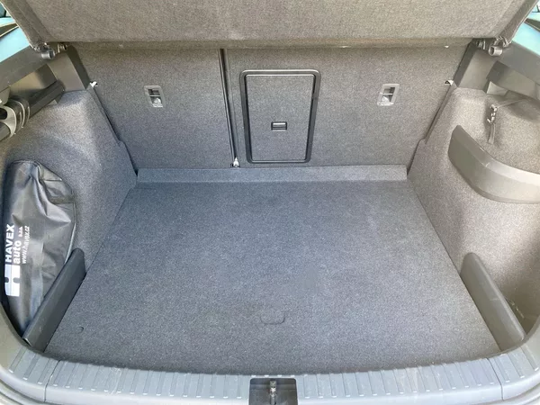 Škoda Karoq 1.5 TSI Selection - foto 28