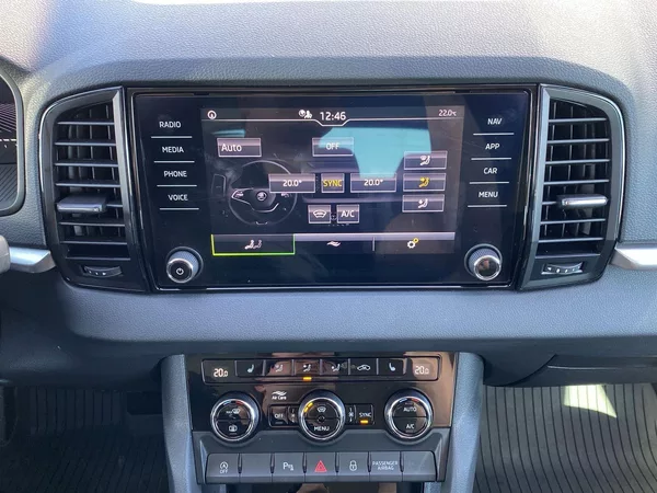 Škoda Karoq 2.0 TDI 4x4 DSG Selection - foto 12