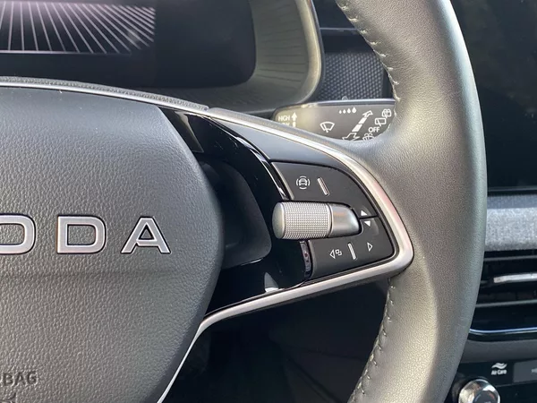 Škoda Kamiq 1.0 TSI Selection - foto 18