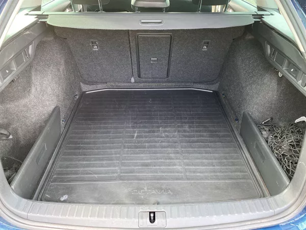 Škoda Octavia Combi 2.0 TDI DSG Style + - foto 31