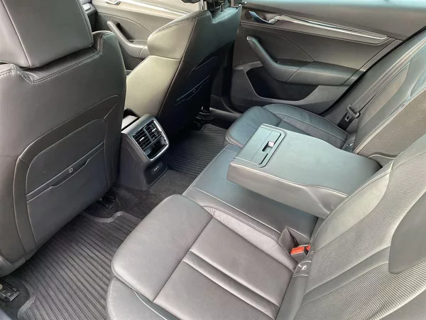 Škoda Octavia Combi 2.0 TDI DSG Style + - foto 7