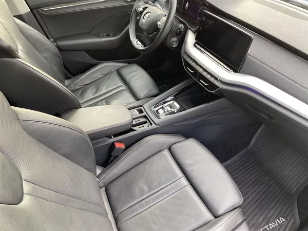 Škoda Octavia Combi 2.0 TDI DSG Style + - foto 8