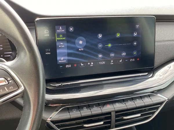 Škoda Octavia Combi 2.0 TDI DSG Style + - foto 18